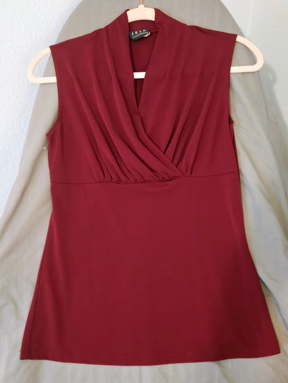 JK LA California Burgandy Surplice Wrap Sleeveless Knit Top